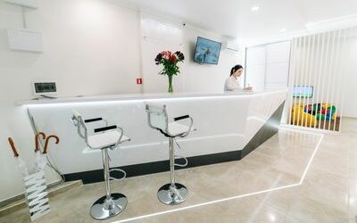 How to ace designing a good reception area for your dental clinic?